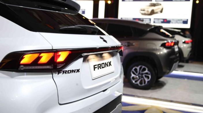 Adu Canggih! Suzuki Fronx Tantang Rocky-Raize & Honda WR-V, Siapa Jawaranya?
