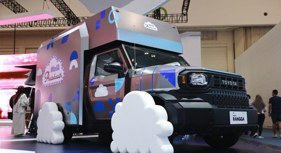 Bikin Penasaran! Mobil Pick Up Ini Diubah Jadi Photobooth Keliling yang Super Unik